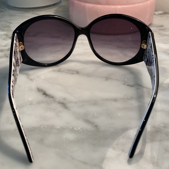 Authentic Gucci Sunglasses - Picture 4 of 11